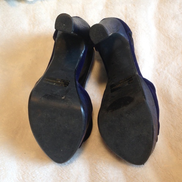 Qupid Dark Blue Velvet Bow Front Peep Toe Snake Skin Platform Heels - Picture 11 of 16